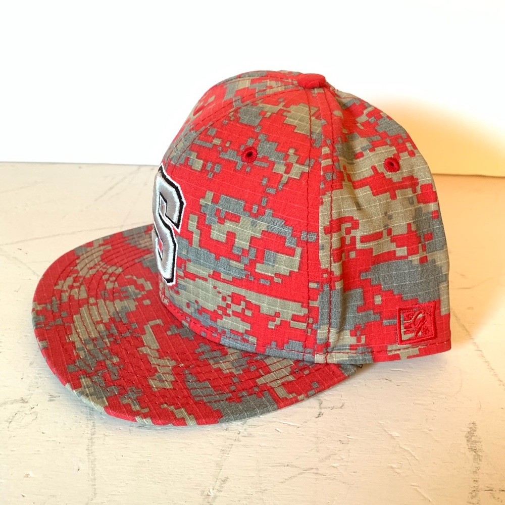 Digital Pattern Fitted Hat - Picture 3 of 6